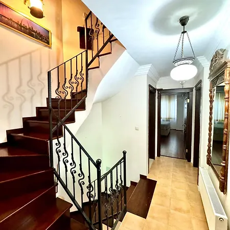 Marmaris'te Oezel Havuzlu Doga Manzarali *