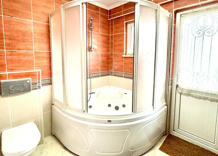 Marmaris'te Oezel Havuzlu Doga Manzarali *