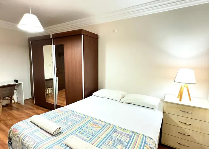 Marmaris'te Oezel Havuzlu Doga Manzarali Vila *