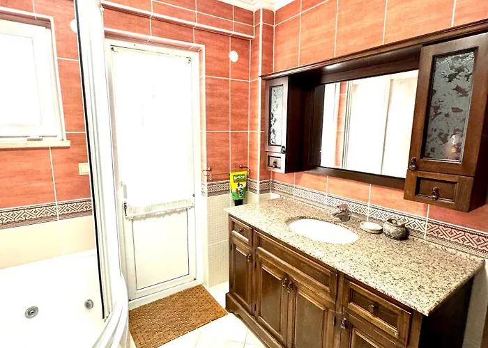 Marmaris'te Oezel Havuzlu Doga Manzarali * Marmaris