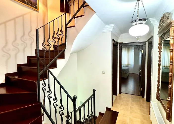 Marmaris'te Oezel Havuzlu Doga Manzarali *