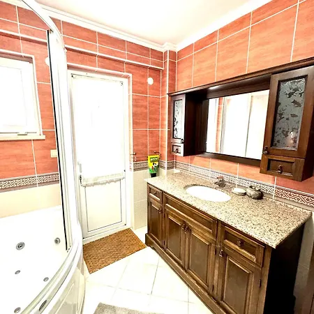 Marmaris'te Oezel Havuzlu Doga Manzarali * Marmaris